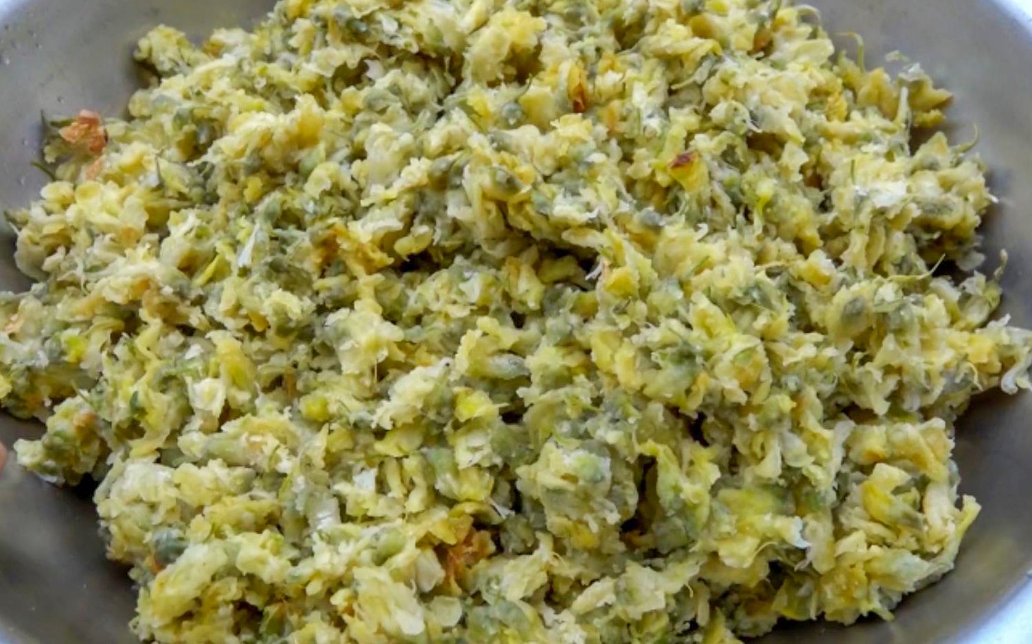 河南农村最喜爱吃蒸菜老白下厨演绎经典做法蒸槐花学会啥菜都可以蒸啦