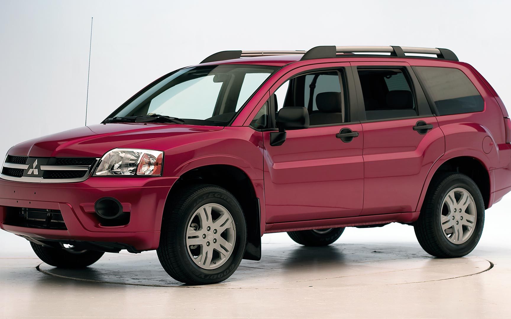 2010款 三菱 endeavor 美国高速安全保险协会 车顶强度测试