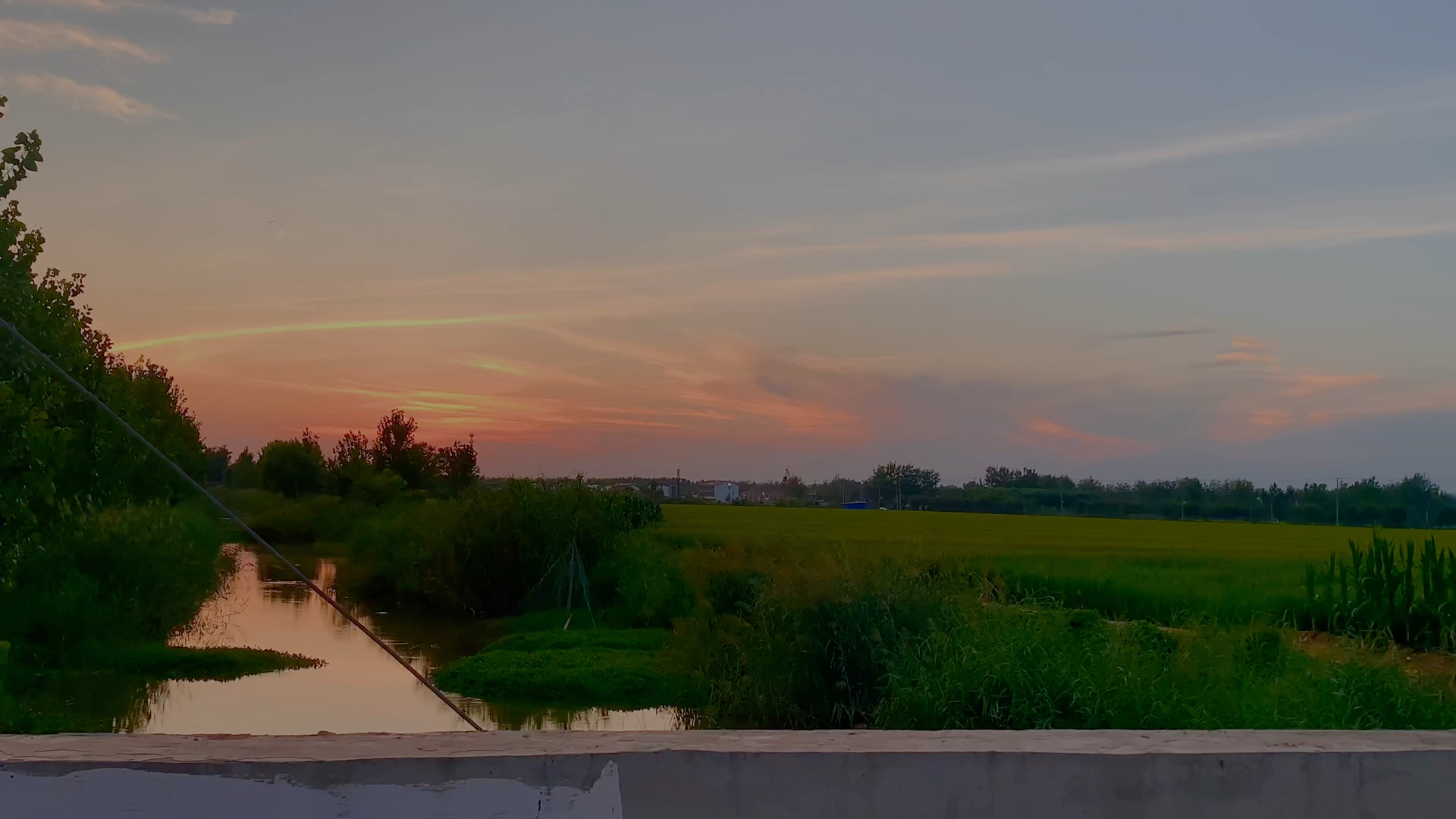 带着野心且自信不是吗.