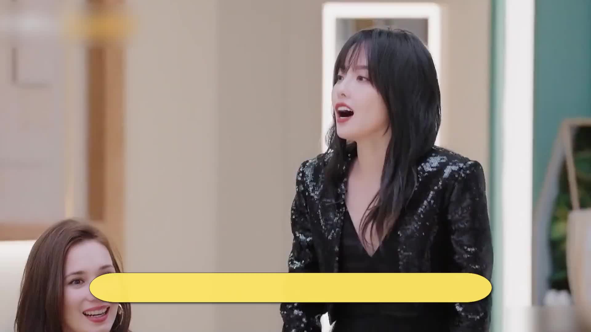 张嘉倪三年抱俩,被问:买超心疼过你吗?她的回答谢娜不淡定了!