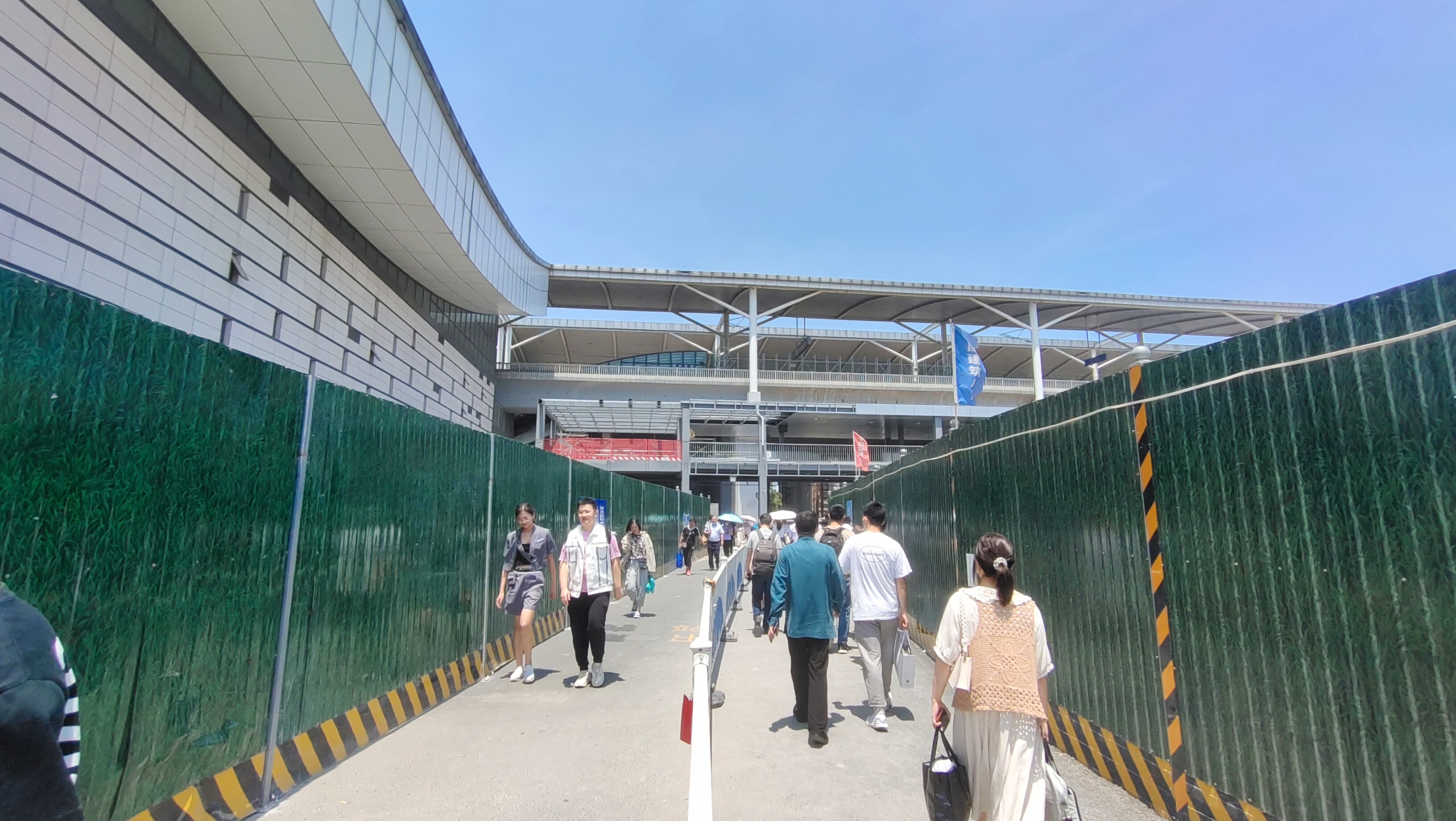 扩建中的绍兴北站,前往江苏宜兴,沿途江南水乡稻田和村庄美景