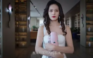 Video herunterladen: 原来是男变女啊😂 结婚吗好的