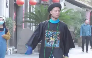 巡街，有朋友知道这个视频的衣服搭配穿帮嘛？