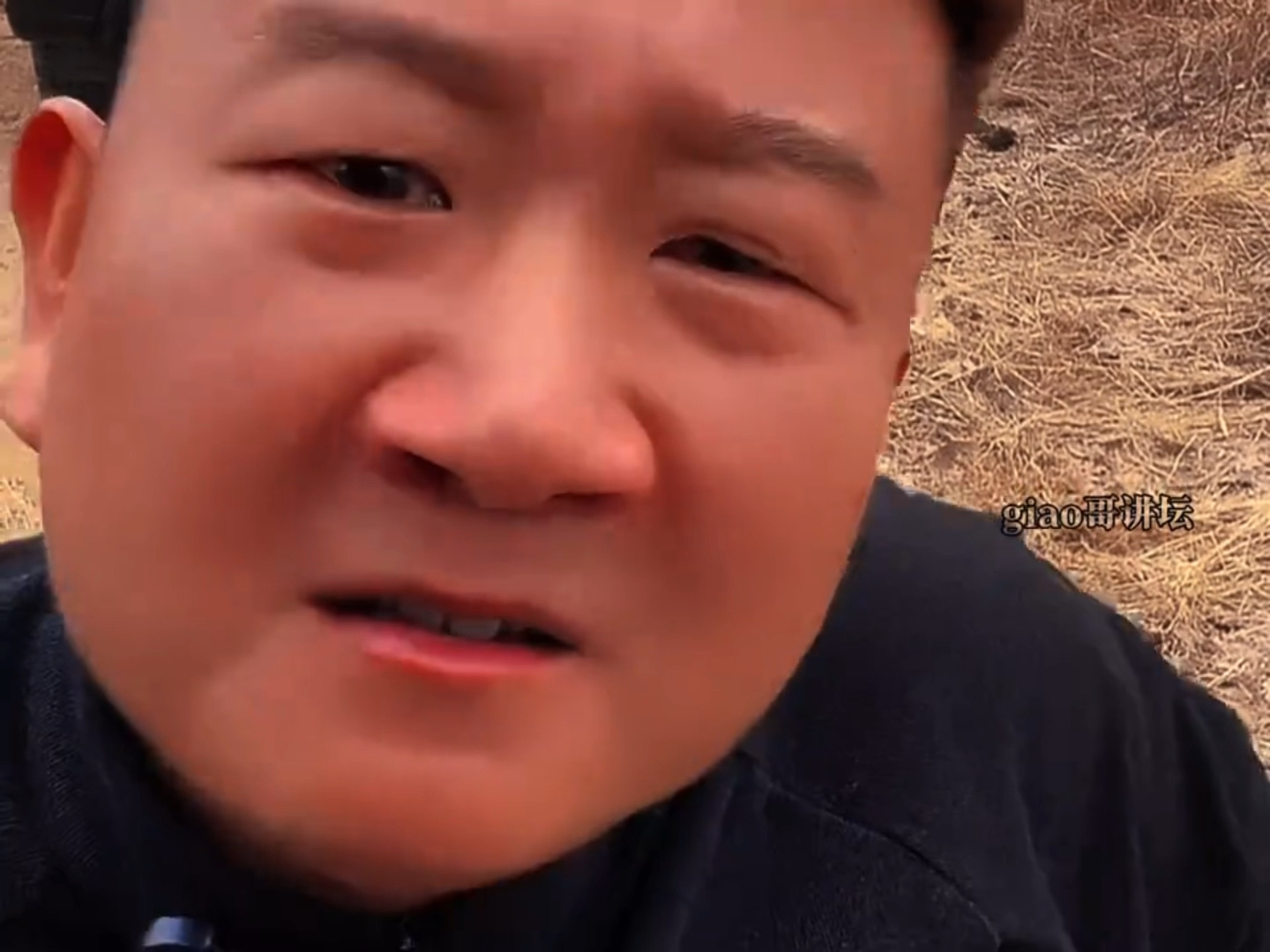 阿giao人气暴跌,开始装可怜了,自称一年赚不到十个,不配开小米su7!