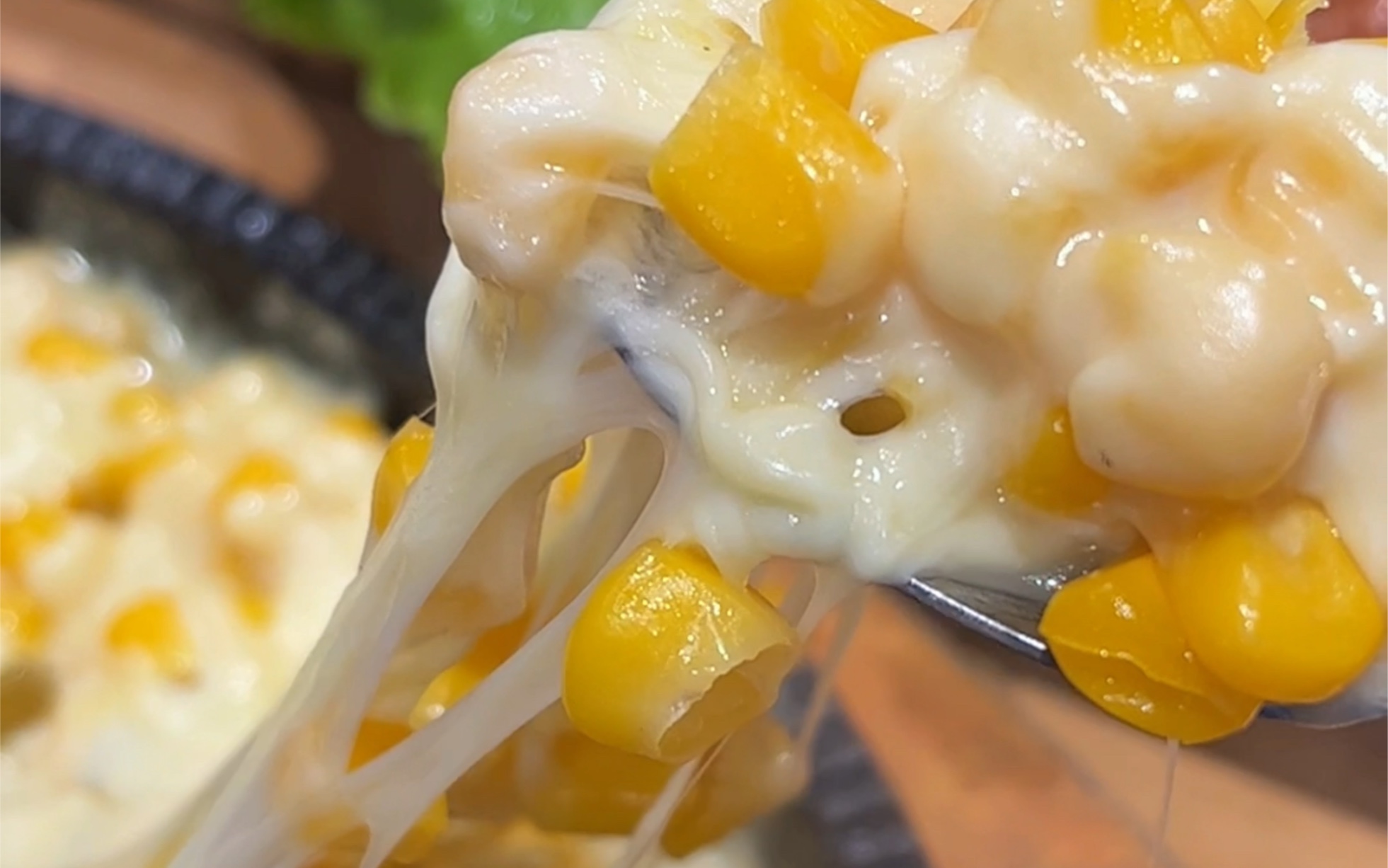 吃烤肉/拉丝芝士玉米好好吃/买新衣服