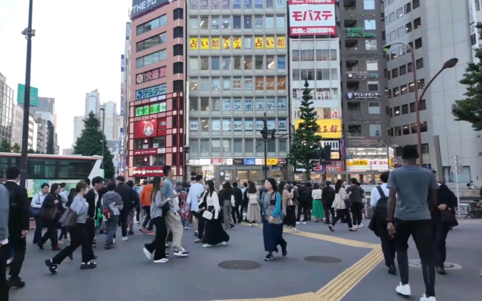 逛新宿车站周边,感受西新宿热闹街道.哔哩哔哩bilibili