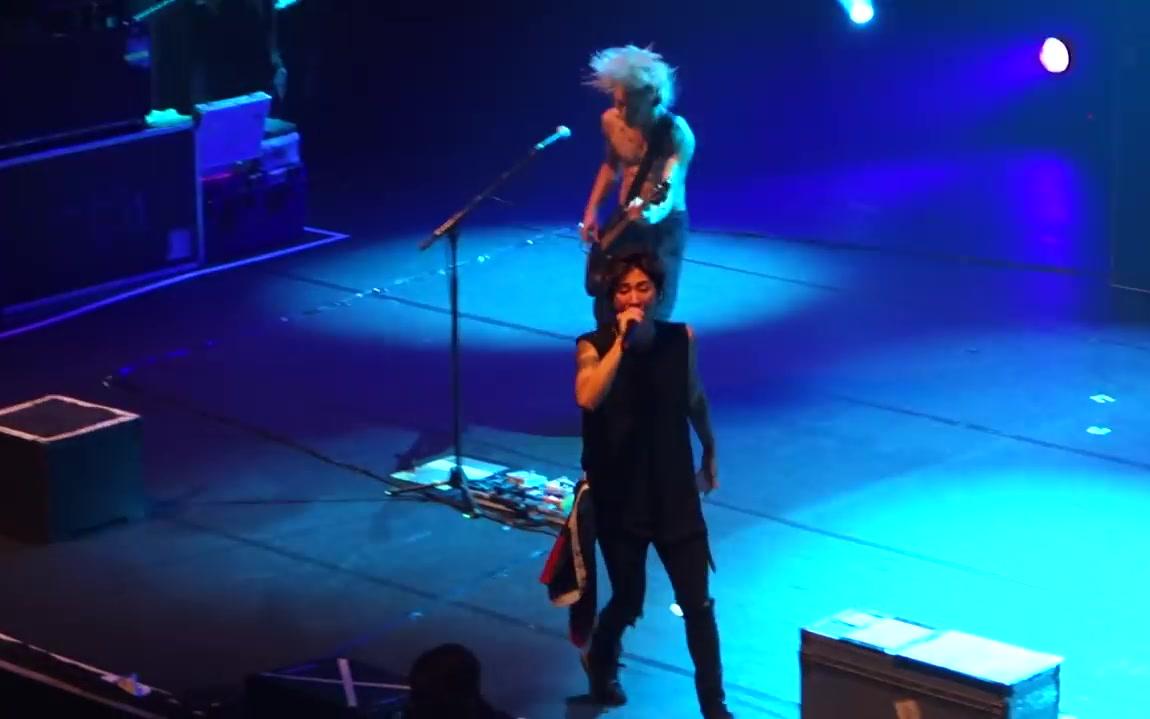 [图]ONE OK ROCK - THE WAY BACK + NO SCARED ♪ LIVE IN PARIS @ OLYMPIA 2015.12.21