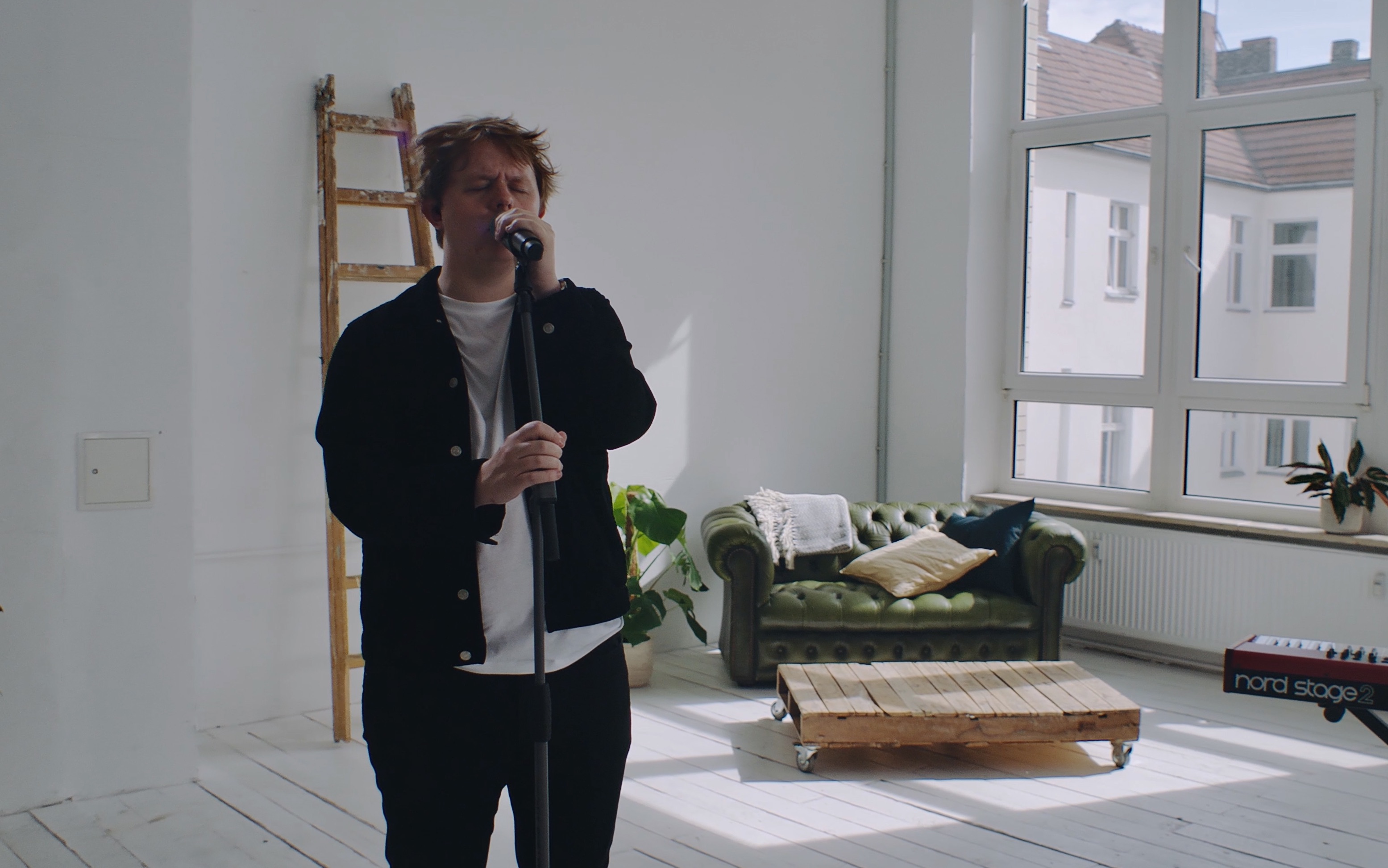 mtv push | 深情男声lewis capaldi为你带来《bruises》