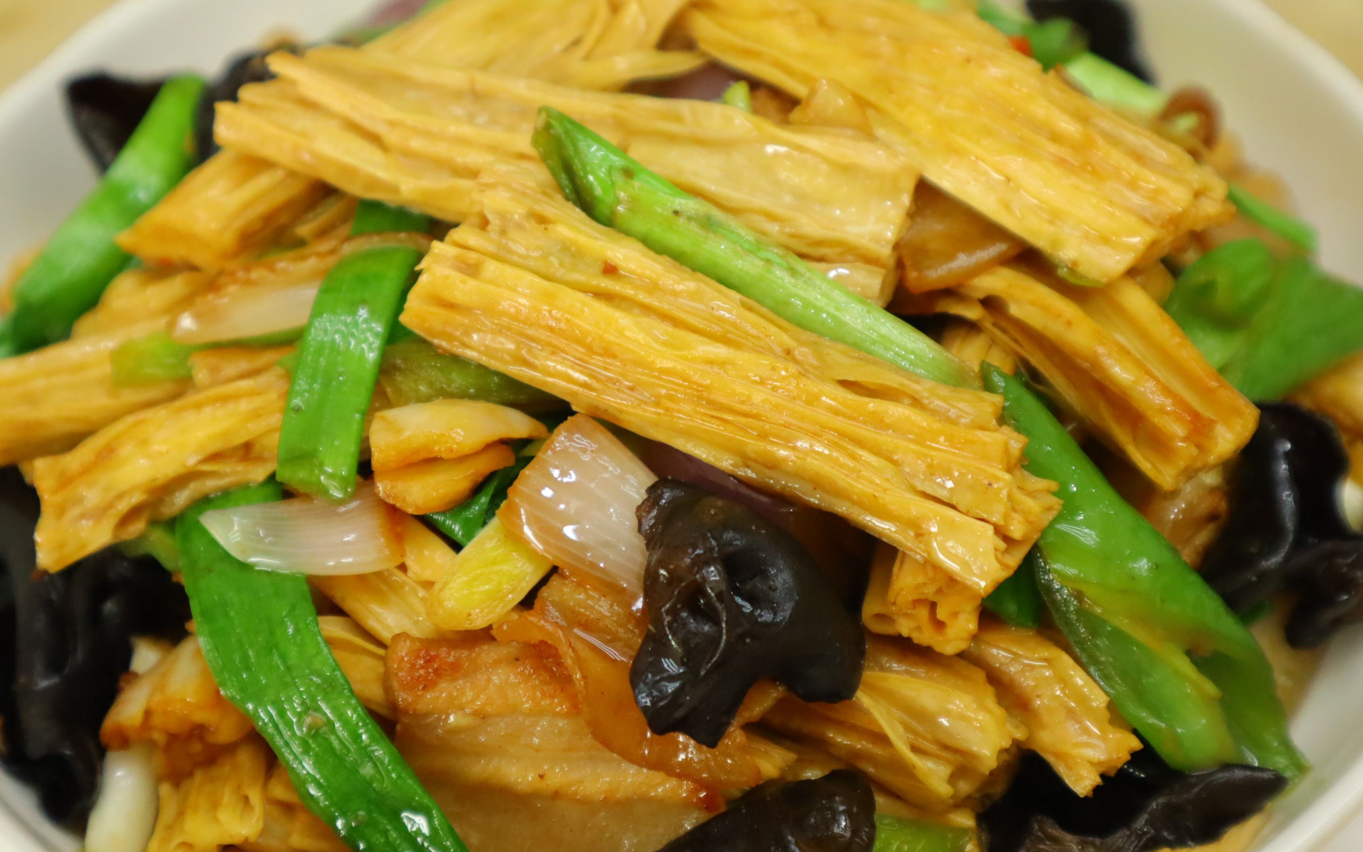 腐竹这样做才好吃，鲜香入味，好吃又下饭，真正的家常菜味道 - 哔哩哔哩