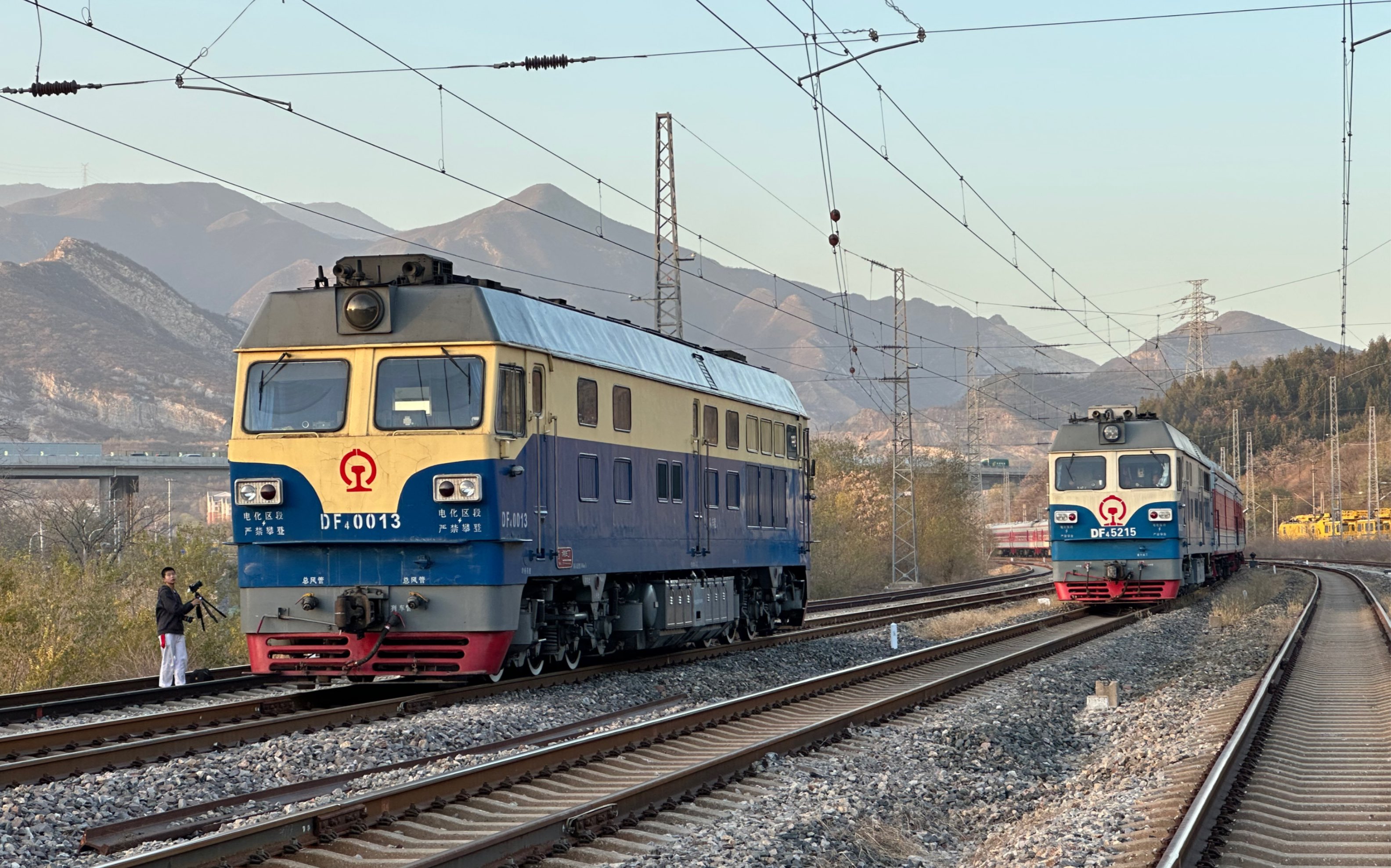 军庄站·双机df4c红皮工程车大列·到达挂车发车作业全记录