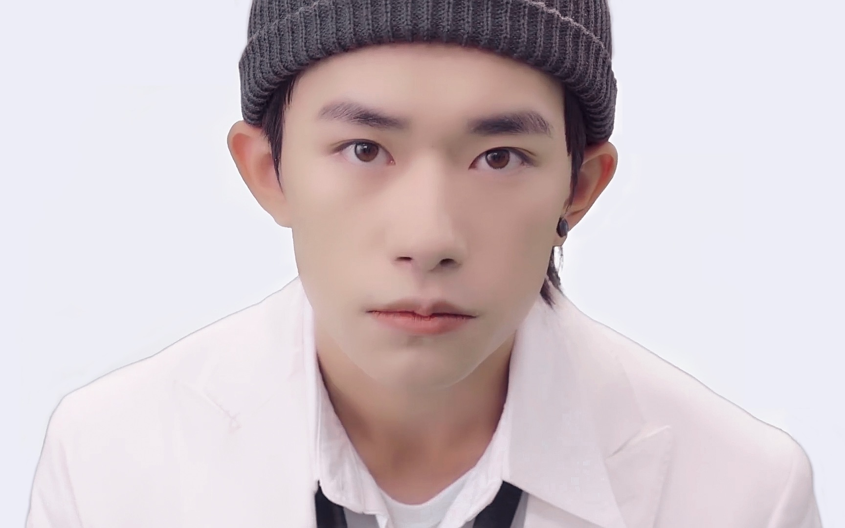 【20191012】易烊千玺x《时尚cosmo》:11月刊拍摄视频