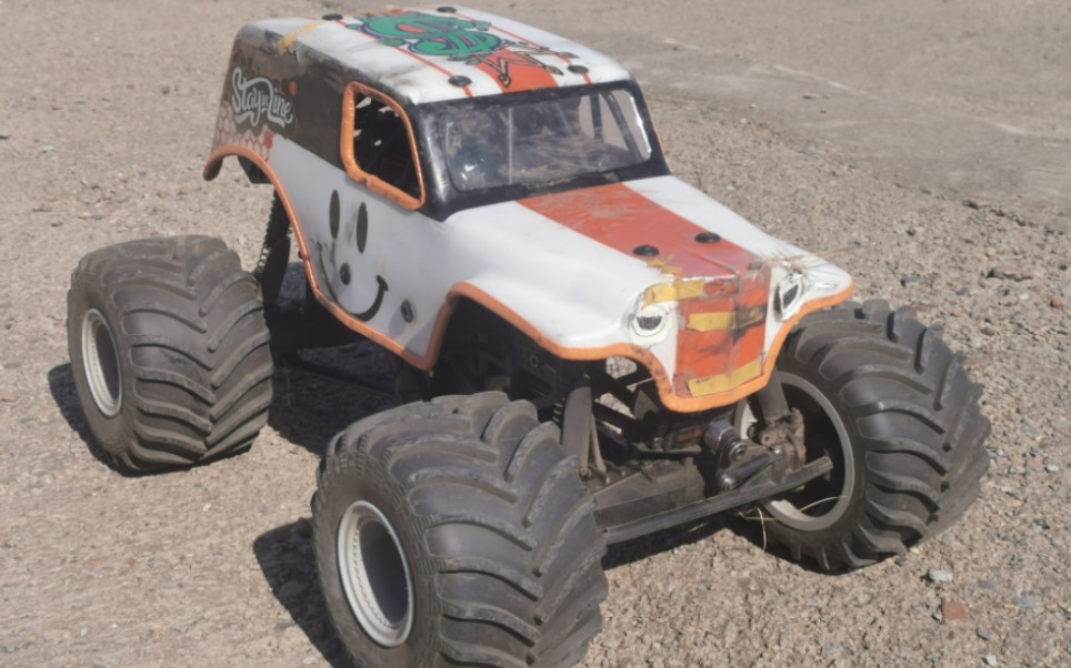 rc大脚车 losi lmt 在一次又一次的翻滚中成长 严重战损