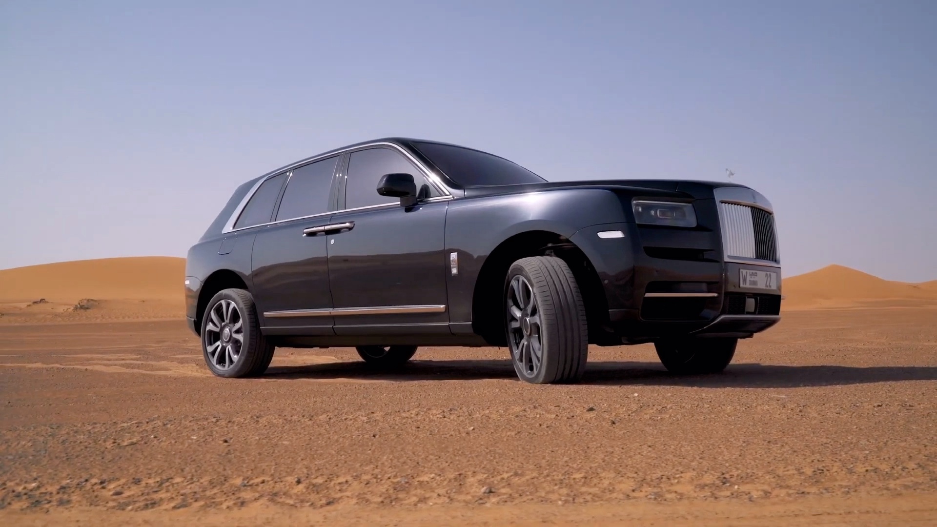 劳斯莱斯库里南越野咋样?完美姿态展现!