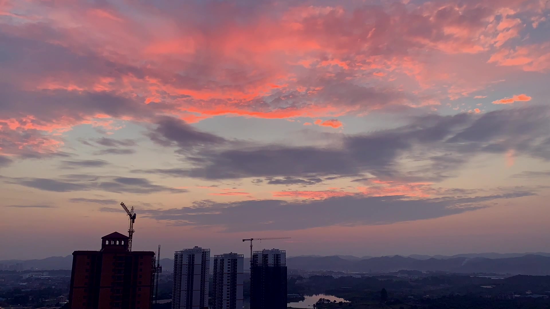 用iphonexs拍下的晚霞延时摄影,超美哒!