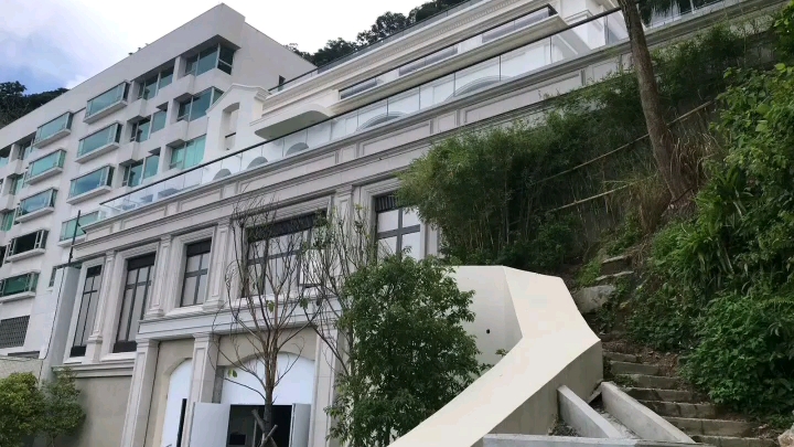 *8815 白加道45号* *地皮总面积7,766呎* *实用面积约7,500呎*