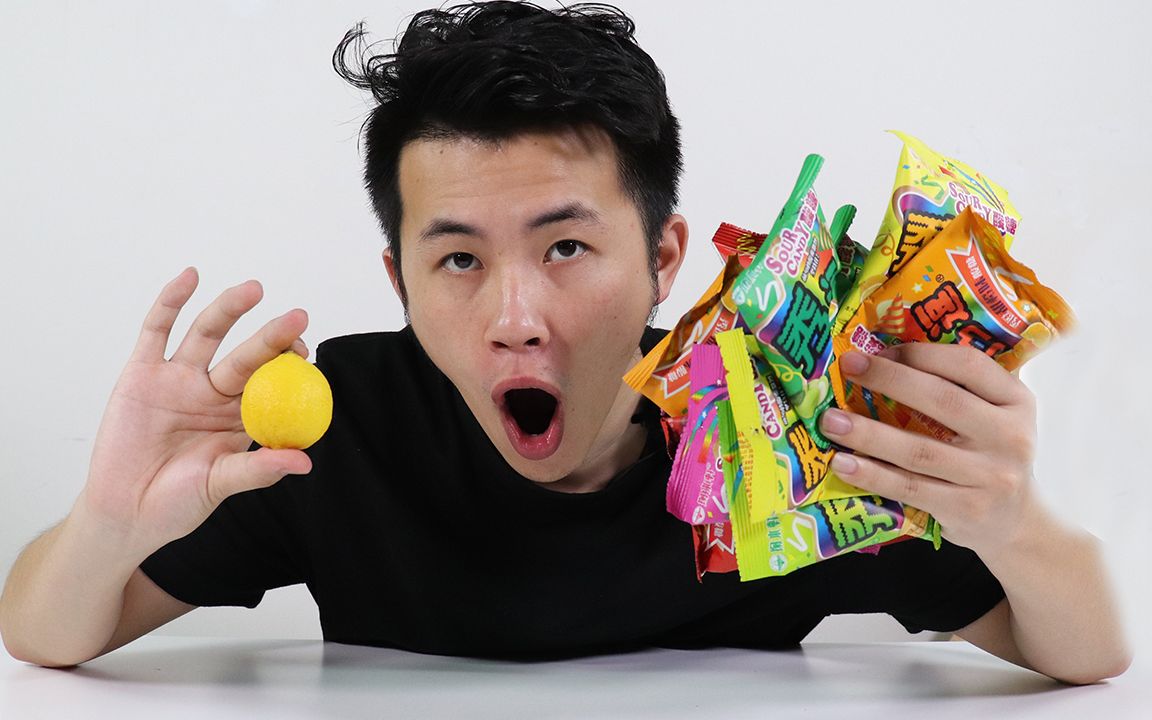 开箱10包秀逗,10颗同时含嘴里,对比吃一颗柠檬,哪个更酸_哔哩哔哩 (゜