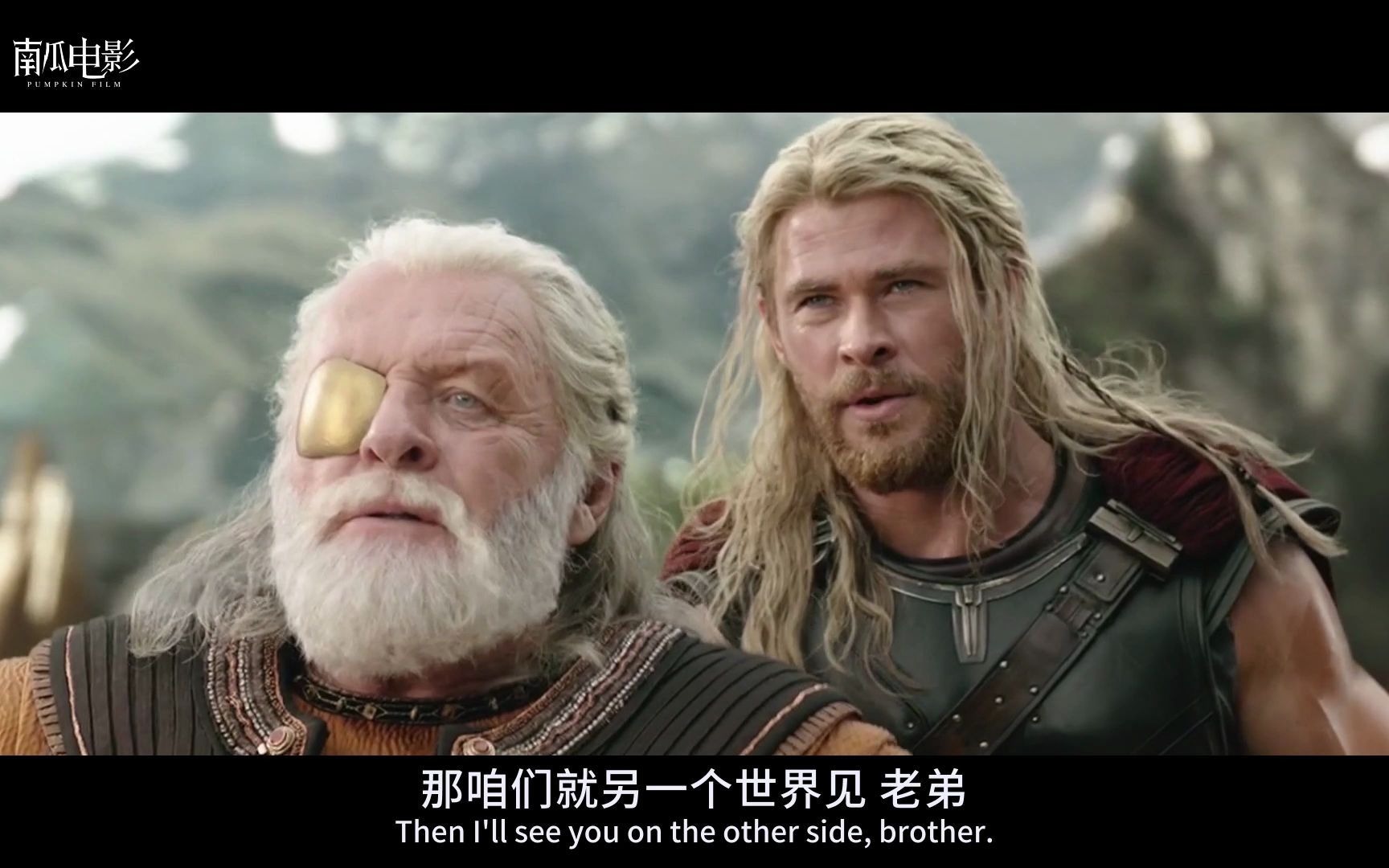 洛基扮成奥丁的样子,不料被雷神一秒认出,这也太尴尬了