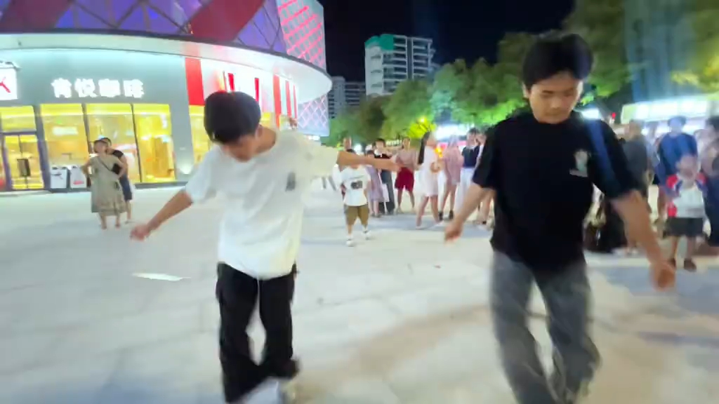 看看谁是你喜欢的 误闯天家 运镜 三旬舞团封面