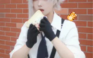 Download Video: 【中岛敦cos】小脑斧吃面包