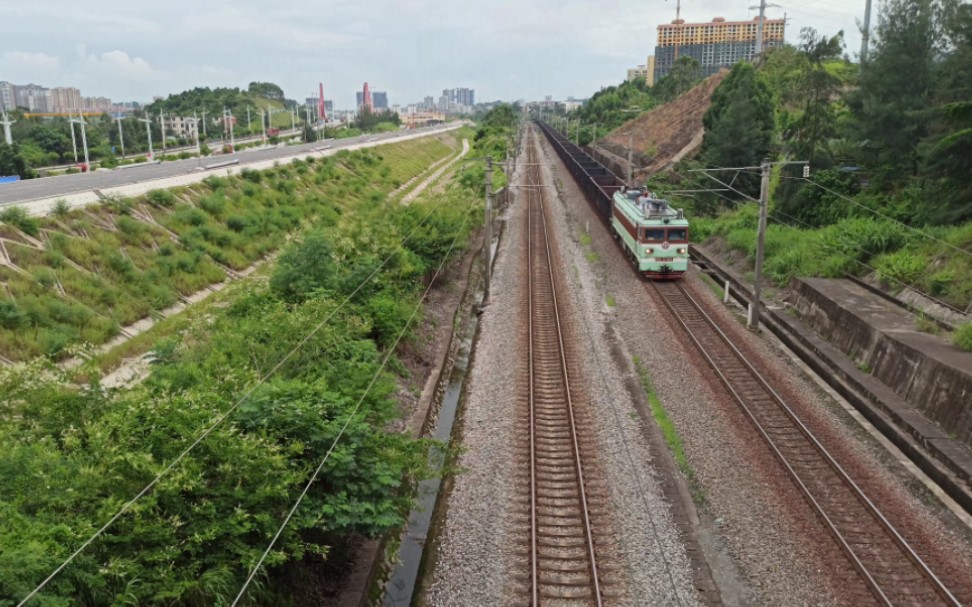 【南防铁路】沿海公司ss35156牵引敞车货列上行出站_哔哩哔哩_bili