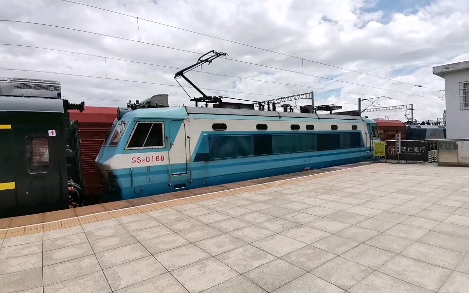 【中国铁路】z8001/z8004东莞东出站