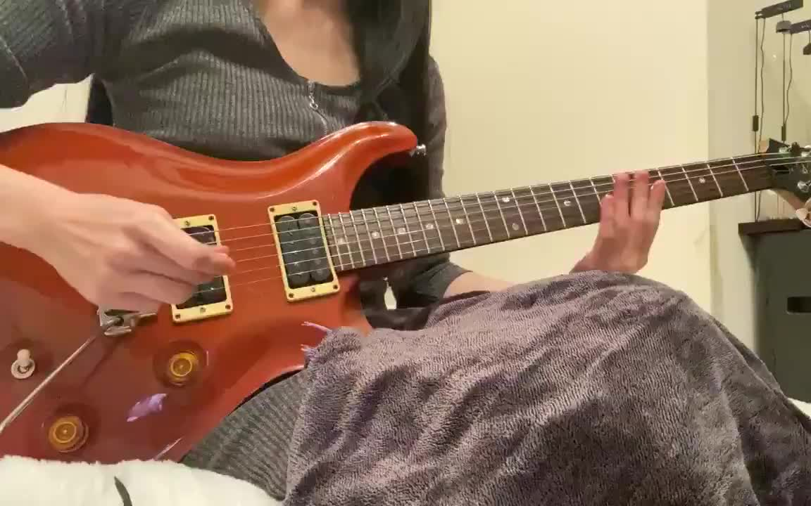 高桥圣子弹吉他