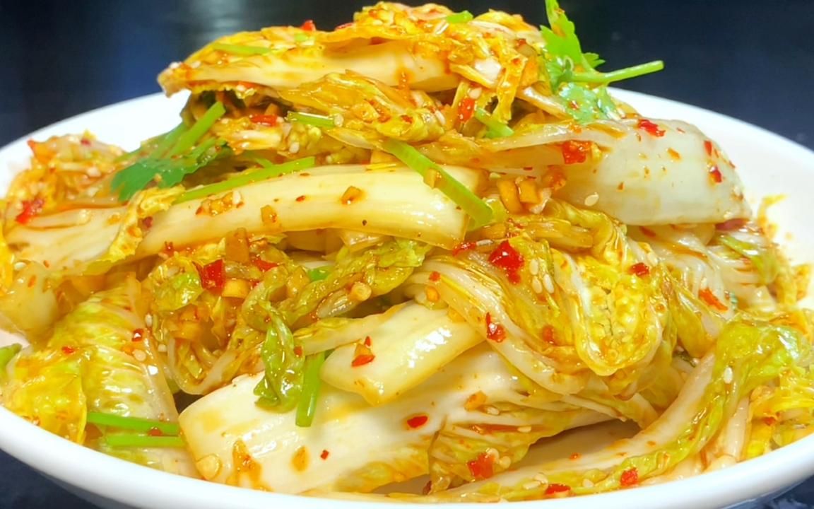 比大鱼大肉还过瘾的凉拌白菜原来是这样做的,清脆爽口,香辣开胃