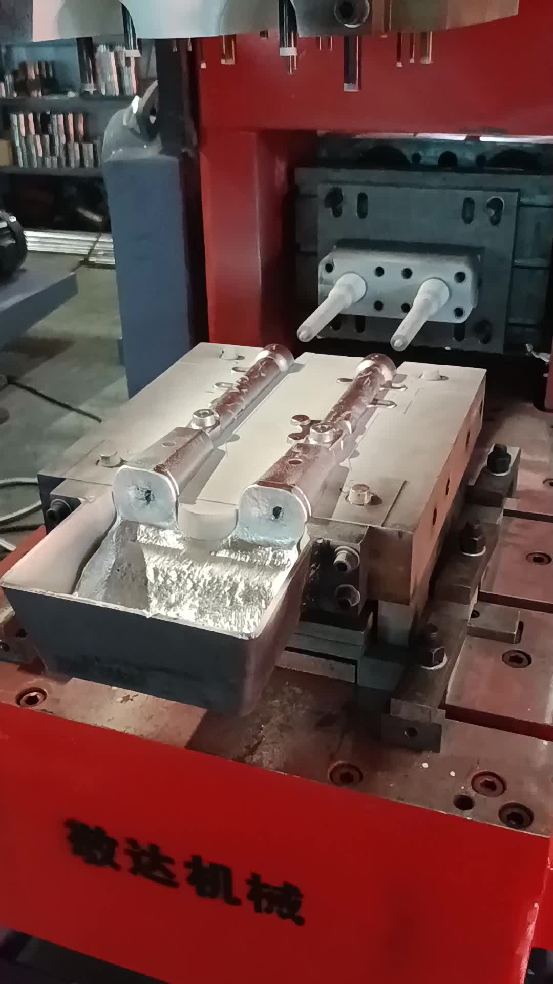 轮毂重力铸造机源头工厂,专业提供轮毂重力铸造机;自动化浇铸设备,铝