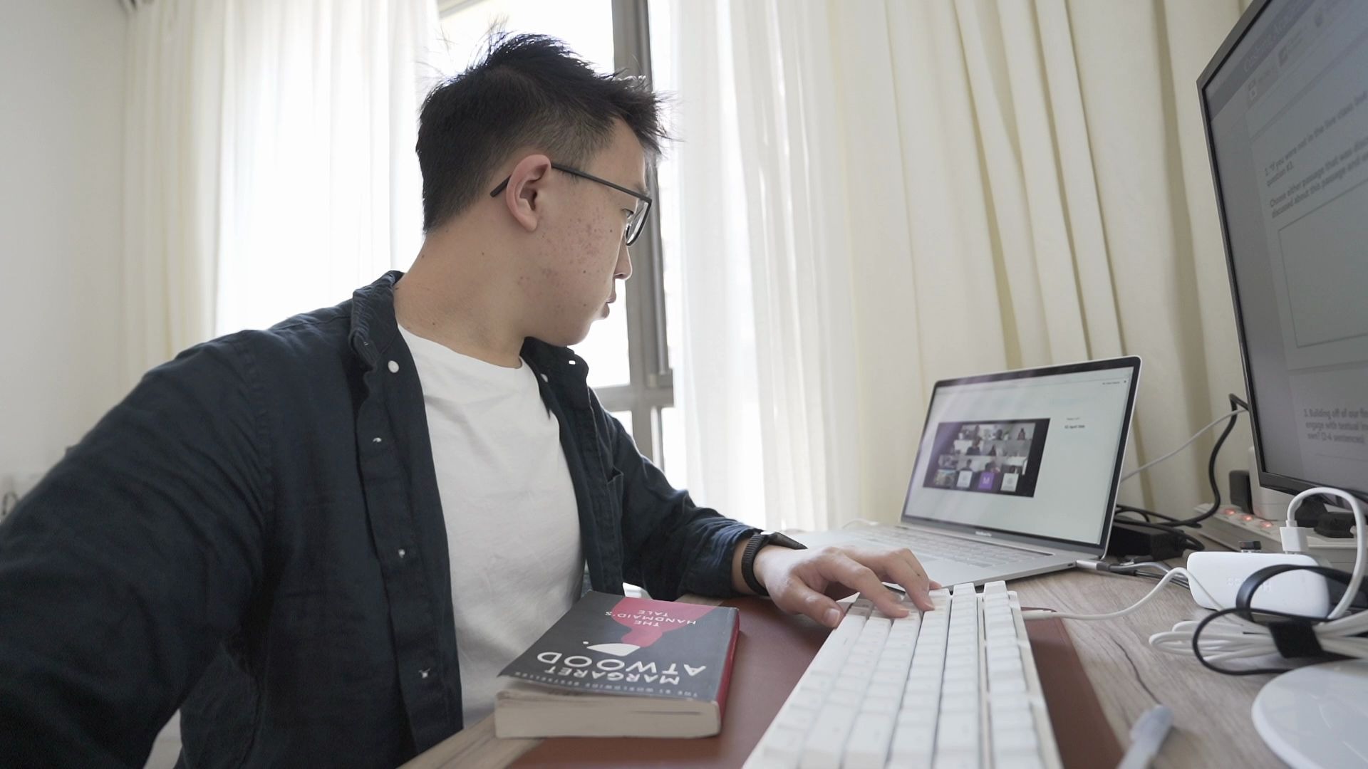 美国私立高中网课的一天(为了报答社区工作人员在我疫情期间回国隔离