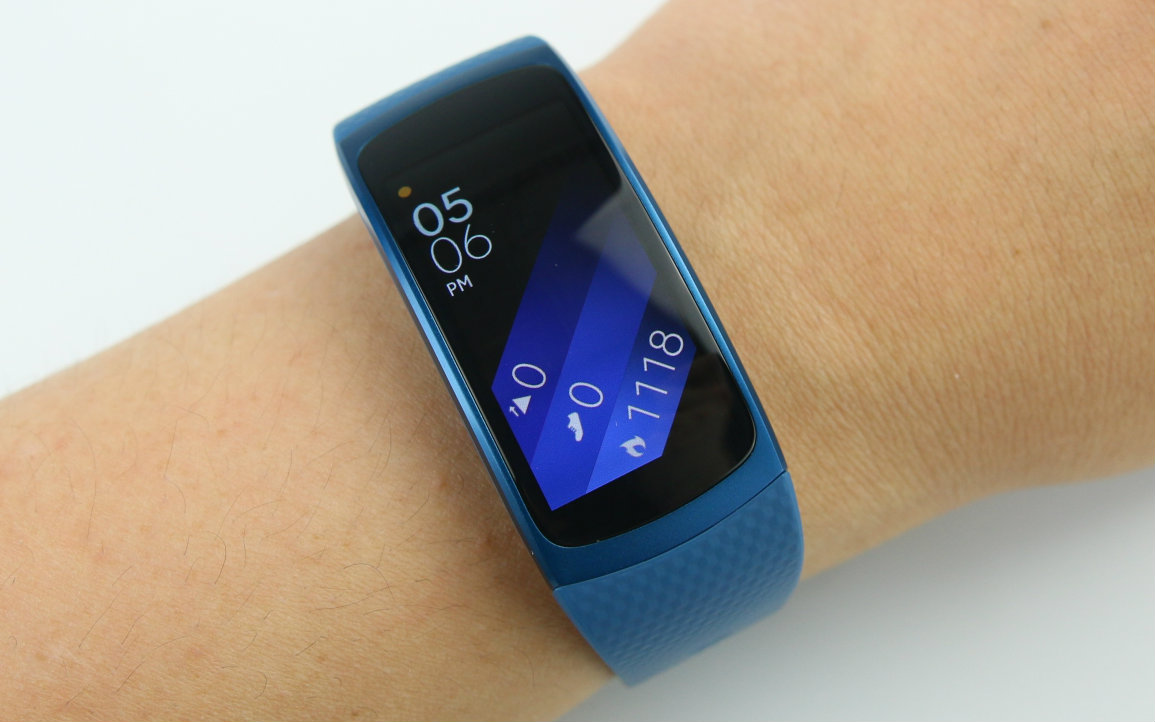 爱搞机双核曲面屏三星gearfit2体验全国首发