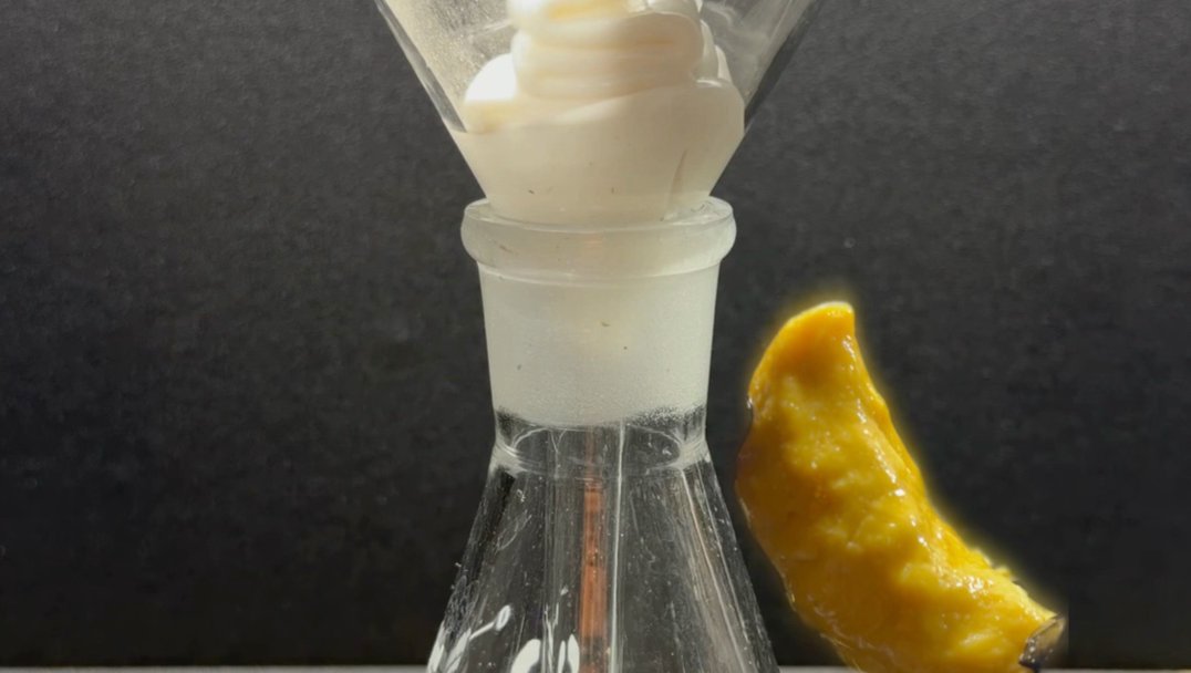 “如何使用白乳胶制作成 香蕉味软糖”
