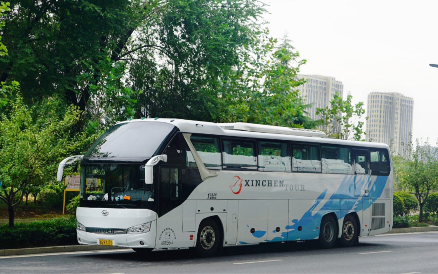 实拍海格klq6132bae61三轴客车