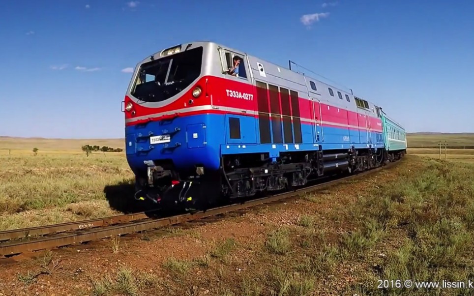 外观有些像nj2的te33内燃机车～铁道鐵道鉄道轨道交通火车迷diesel