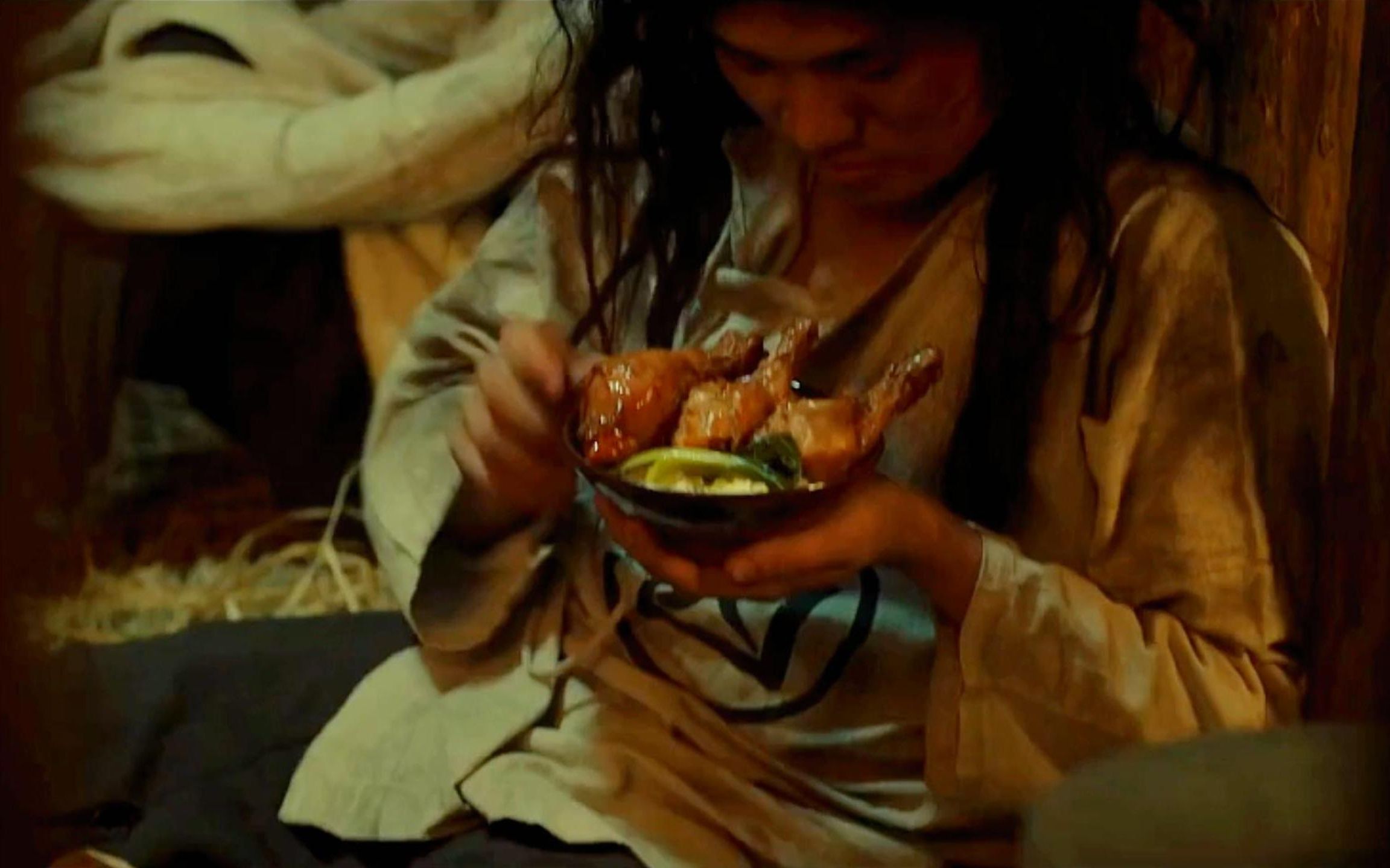 盘点:影视九大吃断头饭,张国荣大口砍头鸡,于谦臭豆腐配绍兴酒