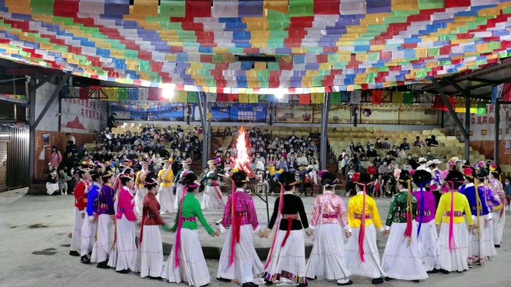 [图]泸沽湖摩梭族的篝火晚会