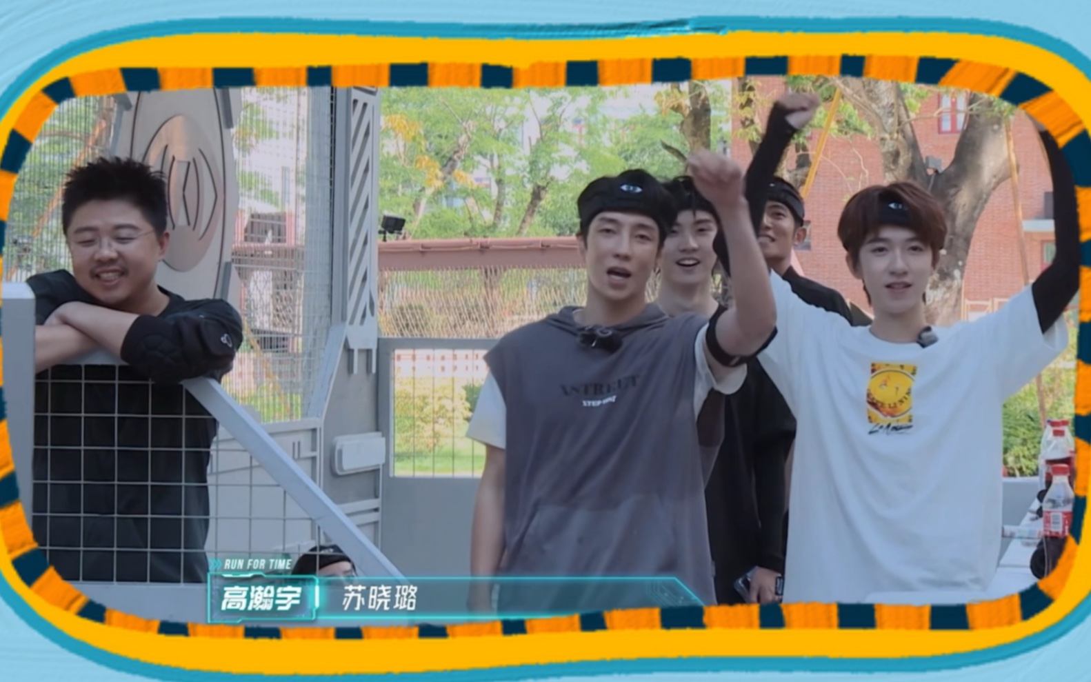 贺峻霖 高瀚宇中止间的活宝要被这俩笑死了哈哈哈哈这俩一直在逗猎人