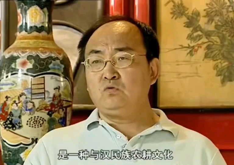 翻开爱新觉罗族谱，就是一部巨大的乱伦史。