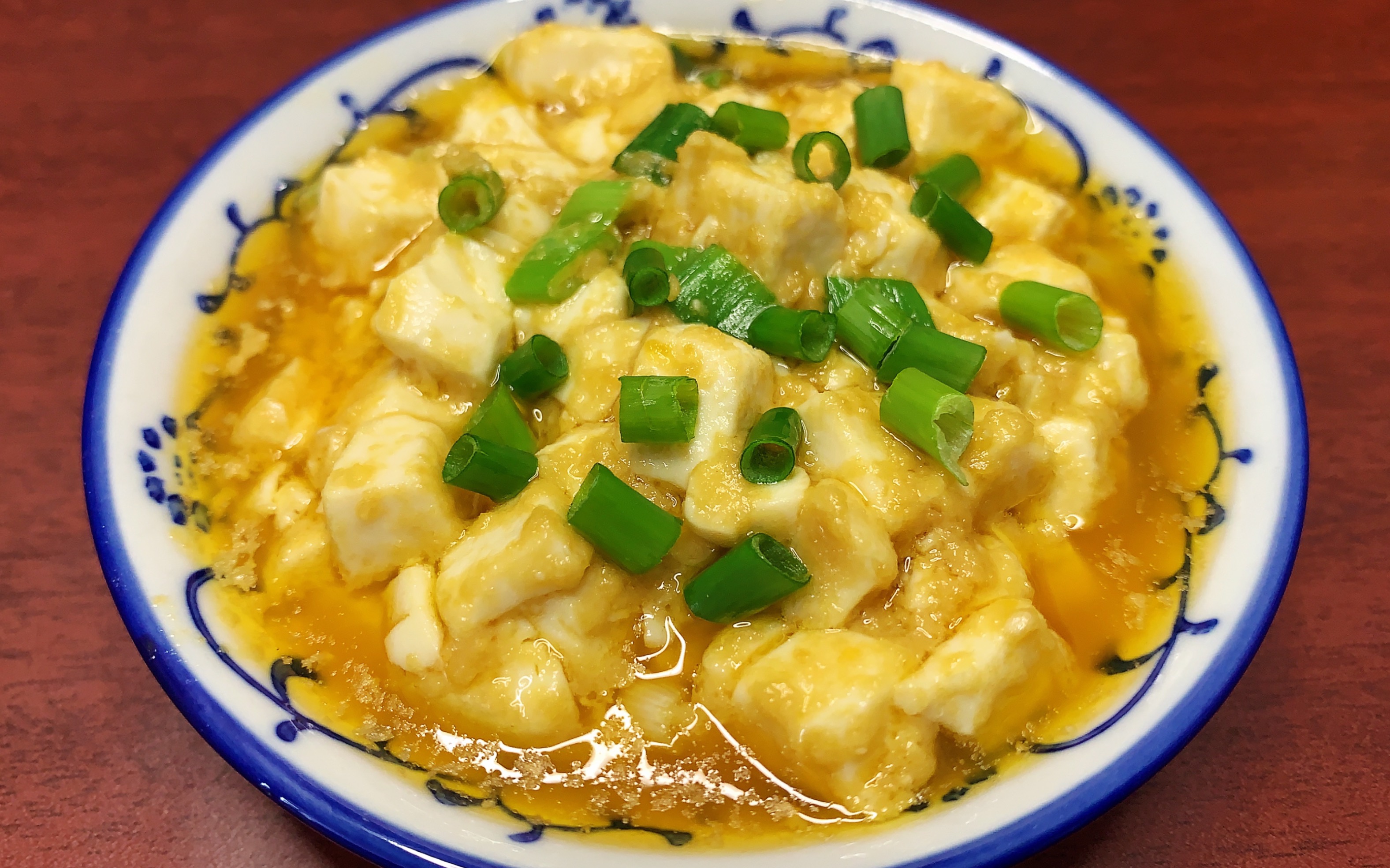 咸鸭蛋新吃法,和豆腐简单一烧色泽金黄咸香四溢比肉都要好吃