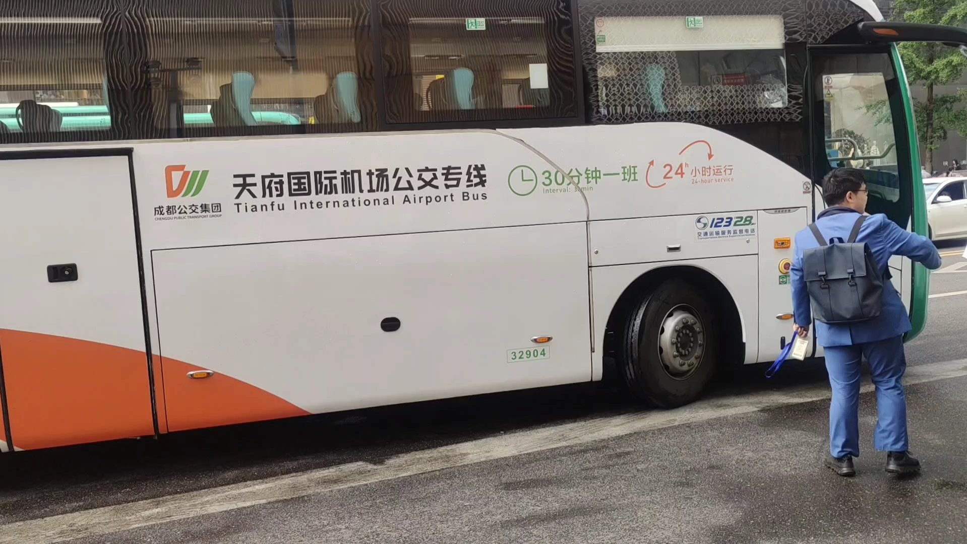 成都公交 天府国际机场专线1号线 30分钟一趟 全程约100分钟