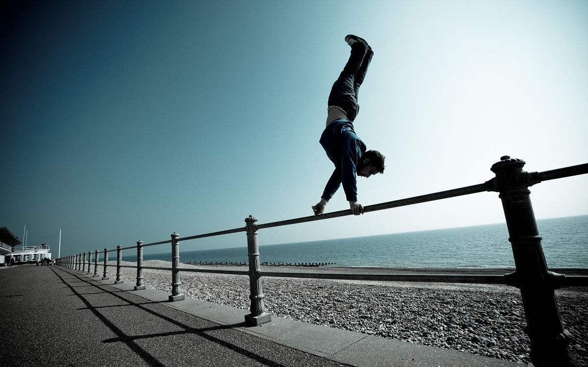 国外极限运动者的跑酷,全程高能,非专业人士请勿模仿