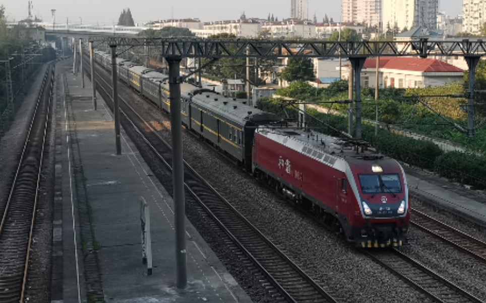 【中国铁路】crh6a0420担当c3007次列车交会hxd1d0591牵引的t212次