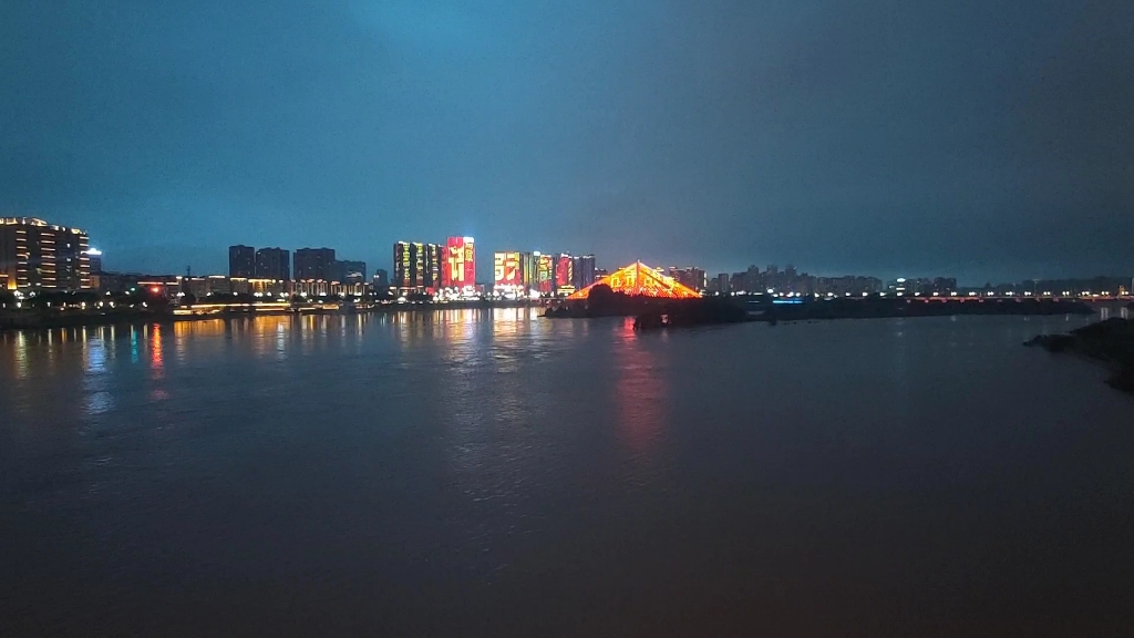 夜幕下的嘉陵江