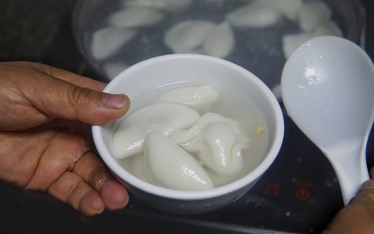 23vlog·毕节day4】妈妈包的冷水汤粑,糯得粘牙_哔哩哔哩_bilibili