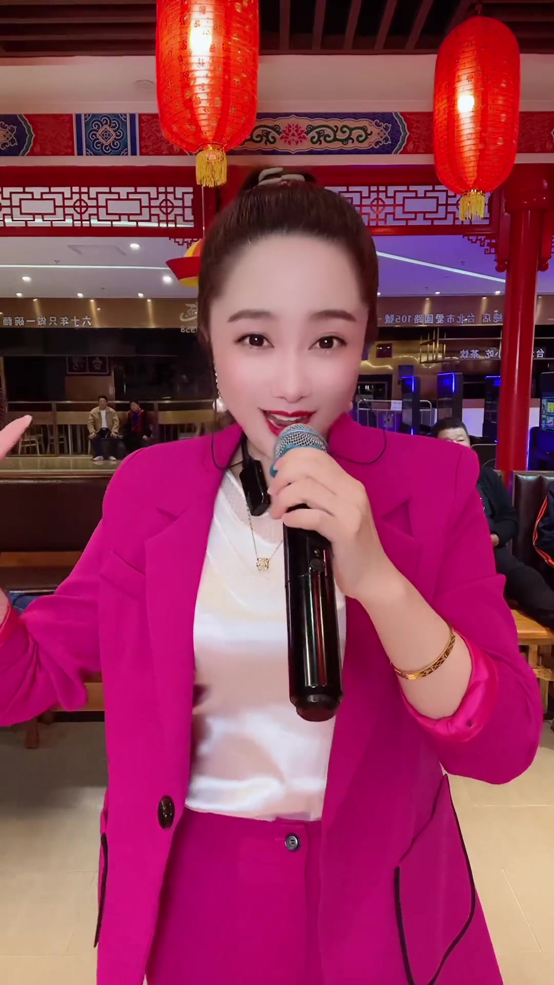 大晨辰鞍山大晨辰招牌笑容人美歌甜真人真唱