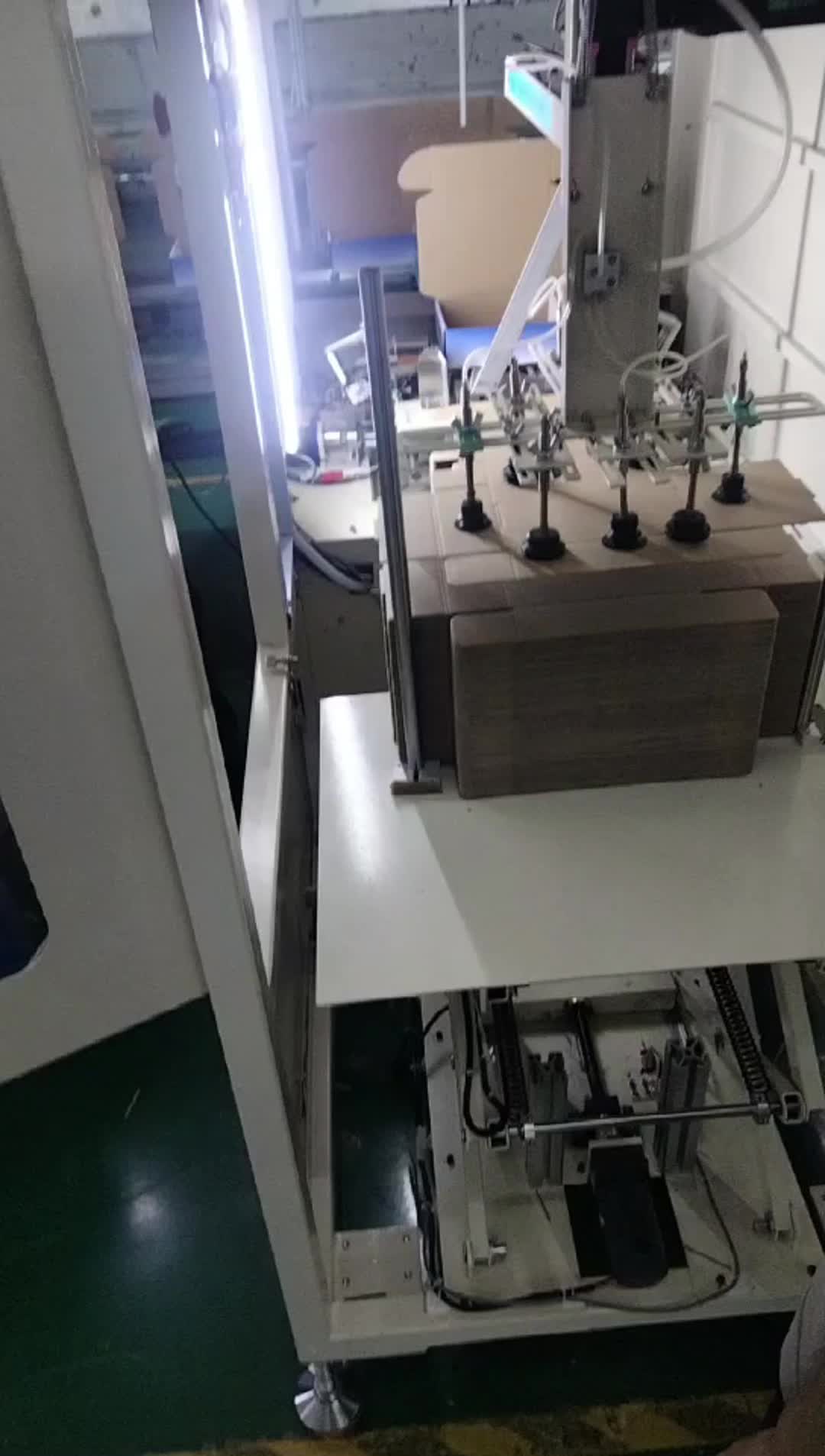 飞机盒折盒机两条生产线一起使用