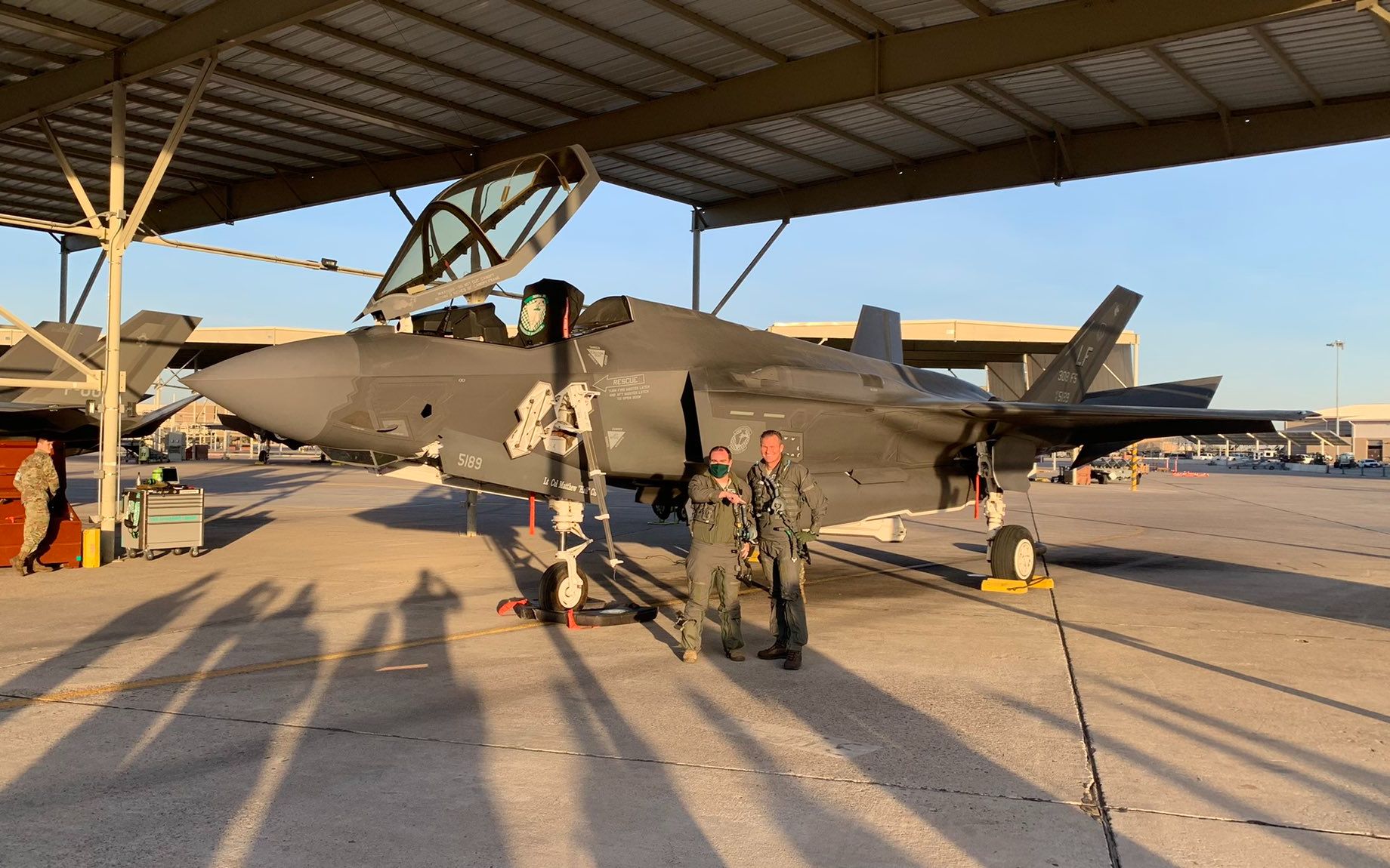 丹麦空军首位驾驶f-35的飞行员_哔哩哔哩 (゜-゜)つロ 干杯~-bilibili