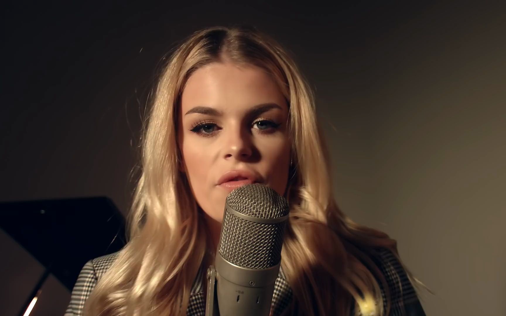 【音乐】欧美女孩深情翻唱 lady gaga经典歌曲