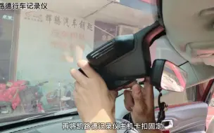 Télécharger la video: 2021款JEEP新指南者专用行车记录仪上线，原厂模具+原厂取电插头，免走线3分钟安装教程，自己动手简单！