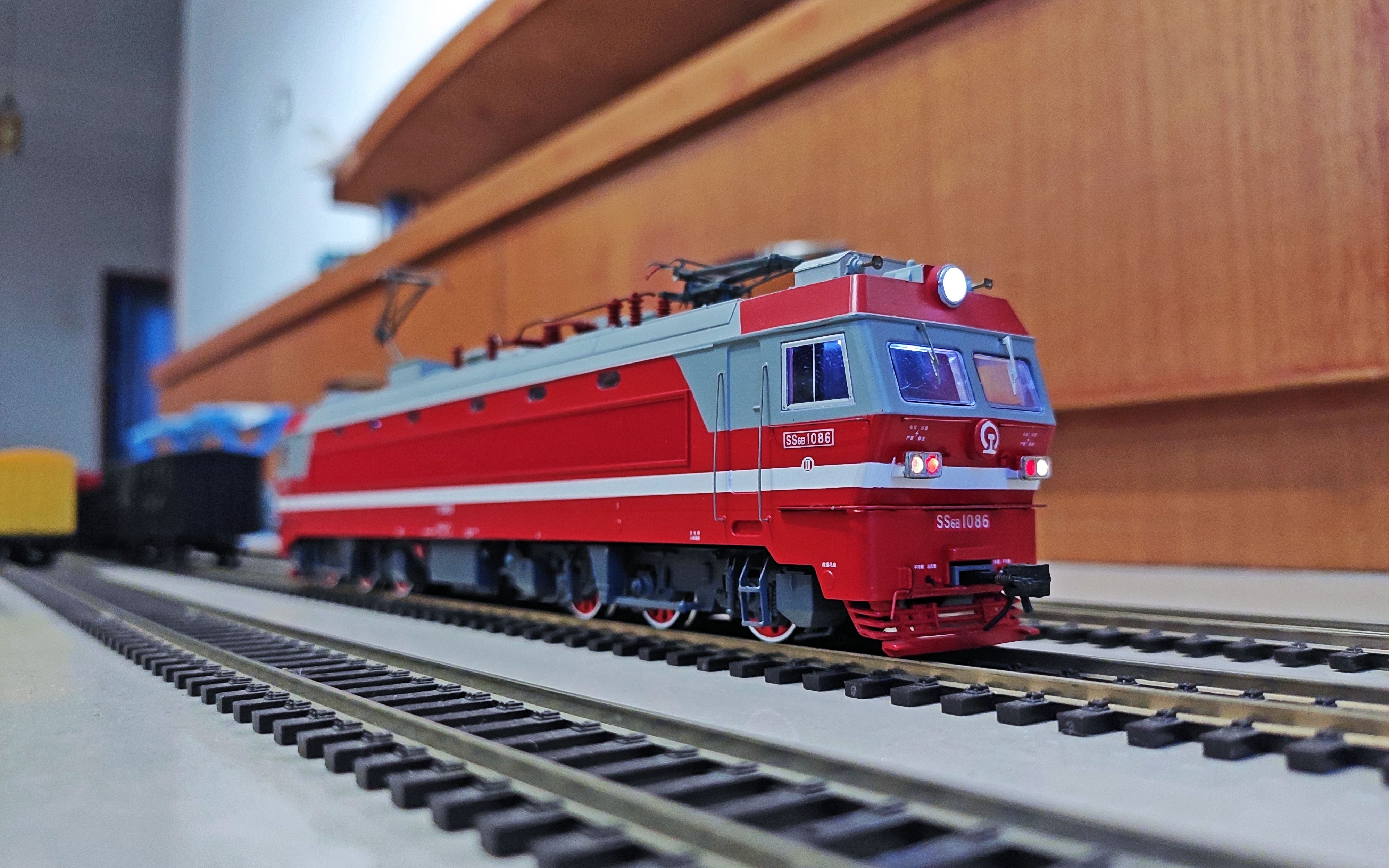 【火车模型】ss6b牵引货列小运转_哔哩哔哩 (゜-゜)つロ 干杯~-bili