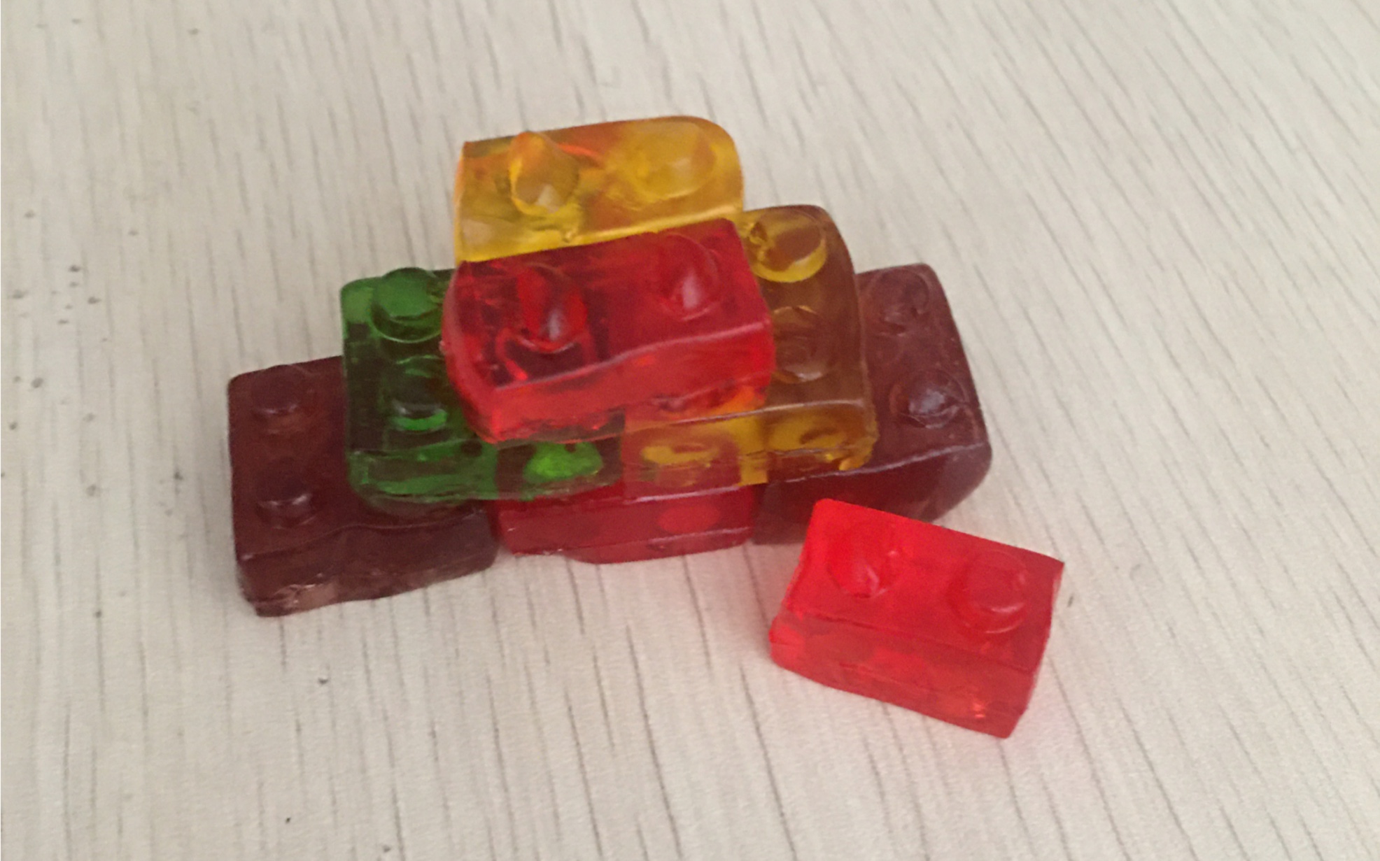 好吃到爆的积木软糖